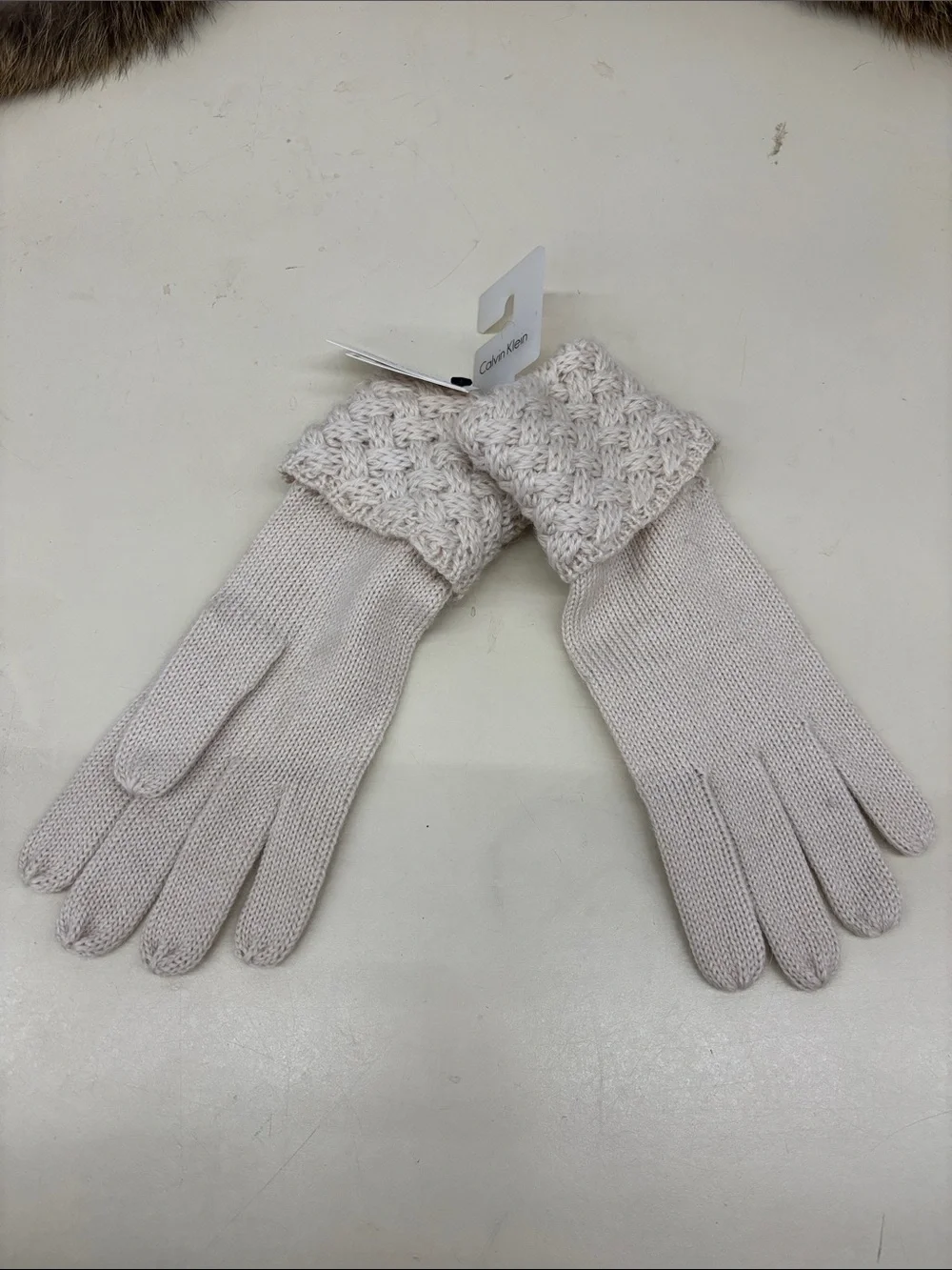 NWT Calvin Klein Soft Cream Knit Women's Gloves with Textured Cuff